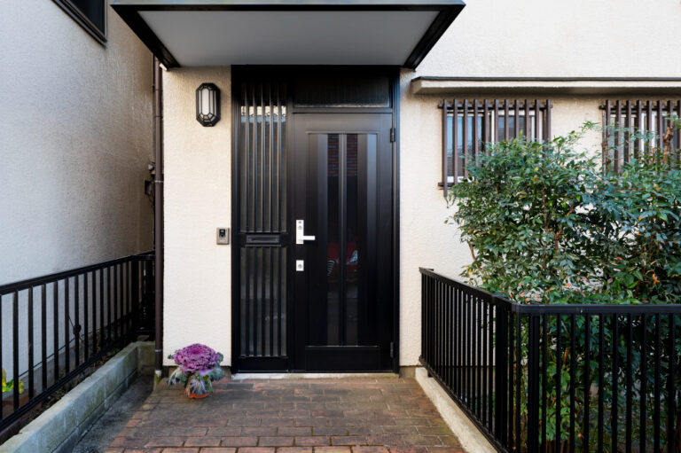 4 Pintu Besi Minimalis Yang Modern
